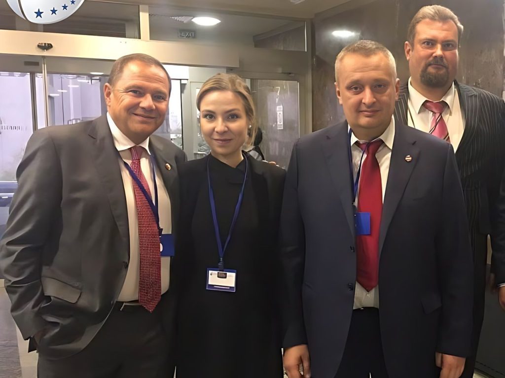 Головний лікар Вадим Георгійович Климентьєв представив передові методики реабілітації стоматологічних хворих на конгресі в Києві.